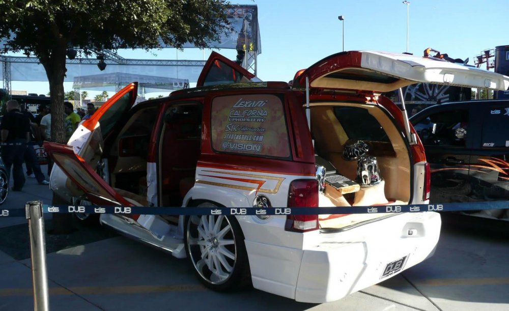 peta-special-dub-cadillac-escalade-photo-236626-s-1280x782.thumb.jpg.f153e8ead3507cf3ef29e5eb3bbbd347.jpg