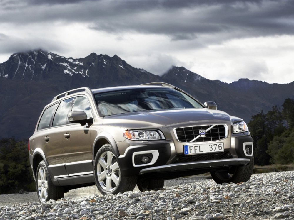volvo_xc70_1152.thumb.jpg.c49380ed5714bec6be75d3d7a0549d7f.jpg